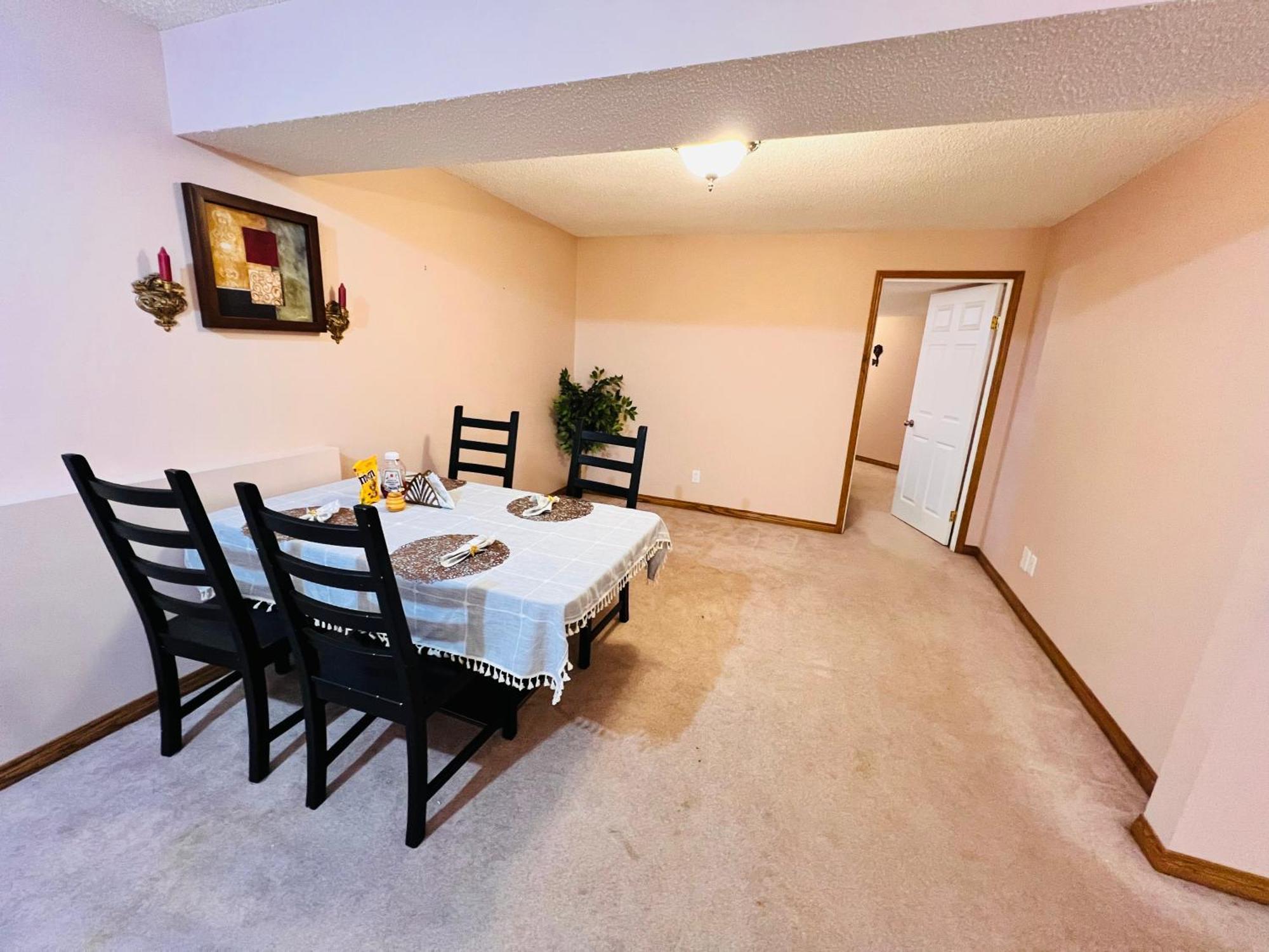 A Classic Homely Basement Suite! Chestermere 外观 照片
