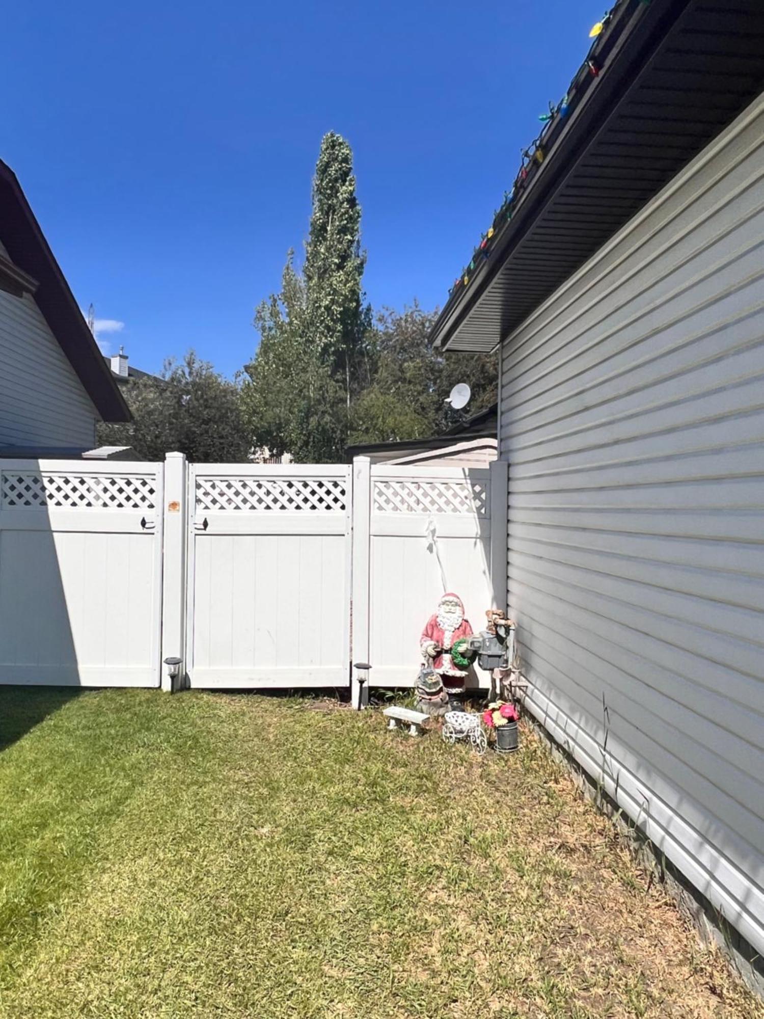 A Classic Homely Basement Suite! Chestermere 外观 照片