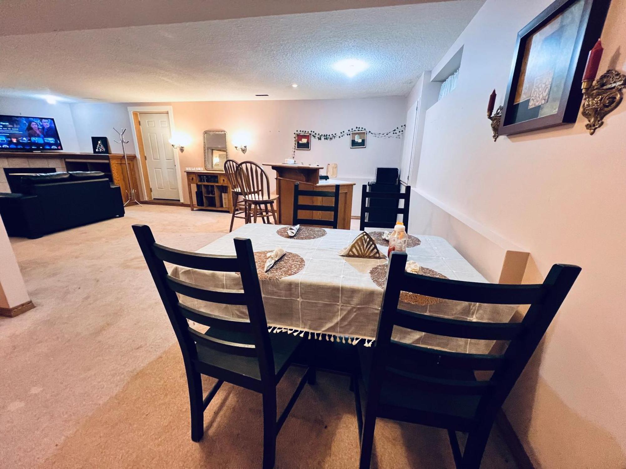 A Classic Homely Basement Suite! Chestermere 外观 照片