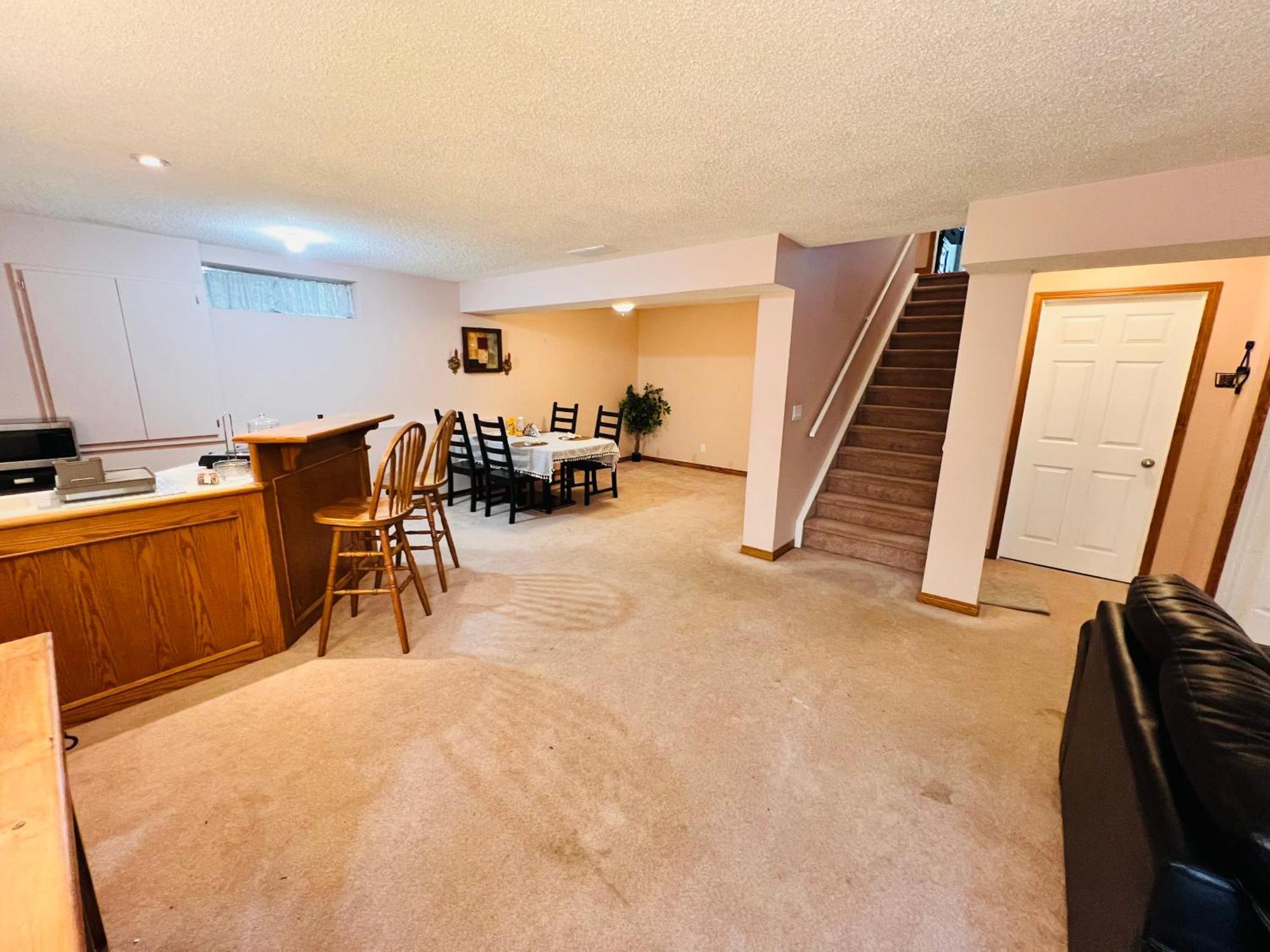 A Classic Homely Basement Suite! Chestermere 外观 照片
