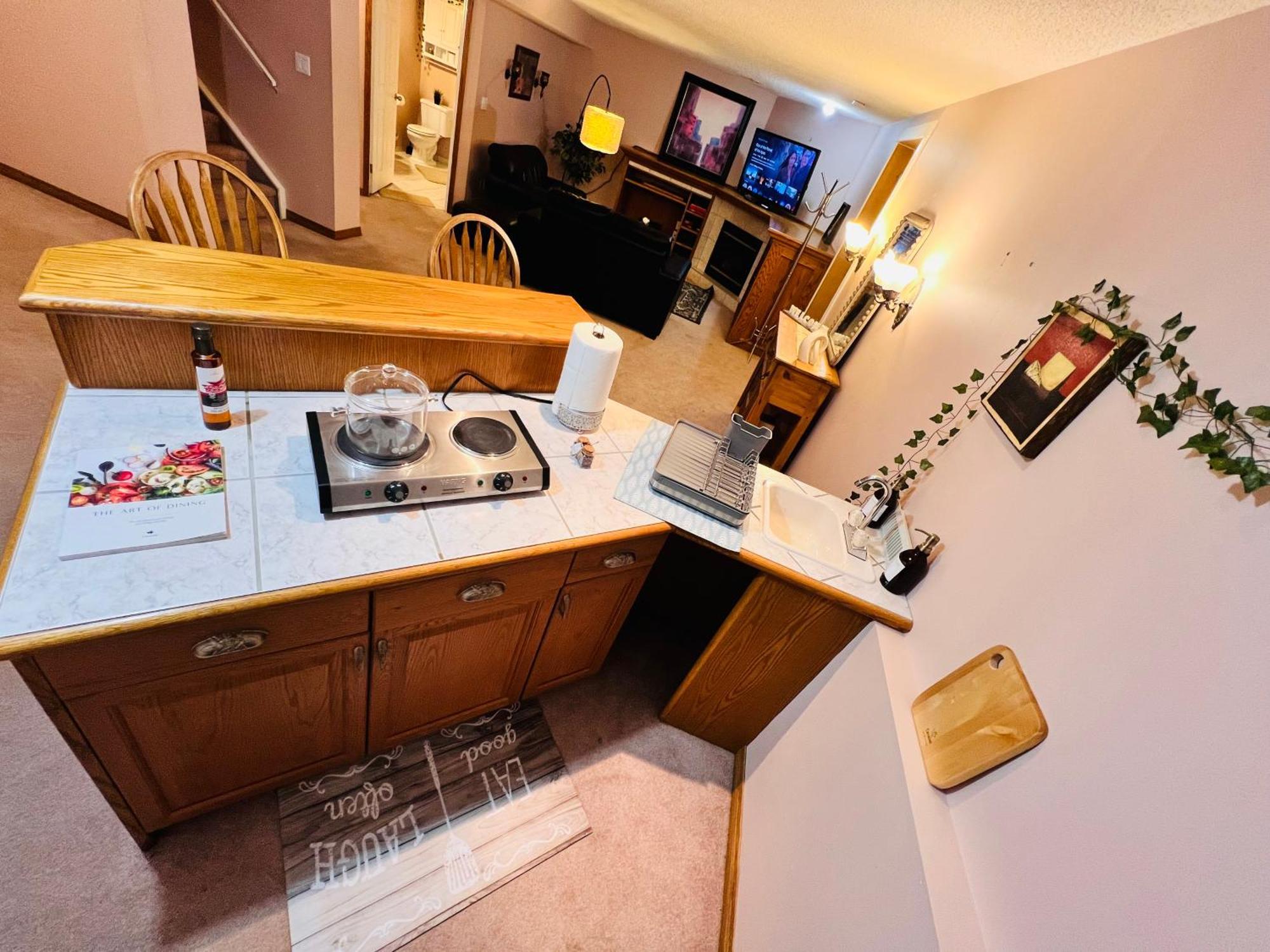 A Classic Homely Basement Suite! Chestermere 外观 照片